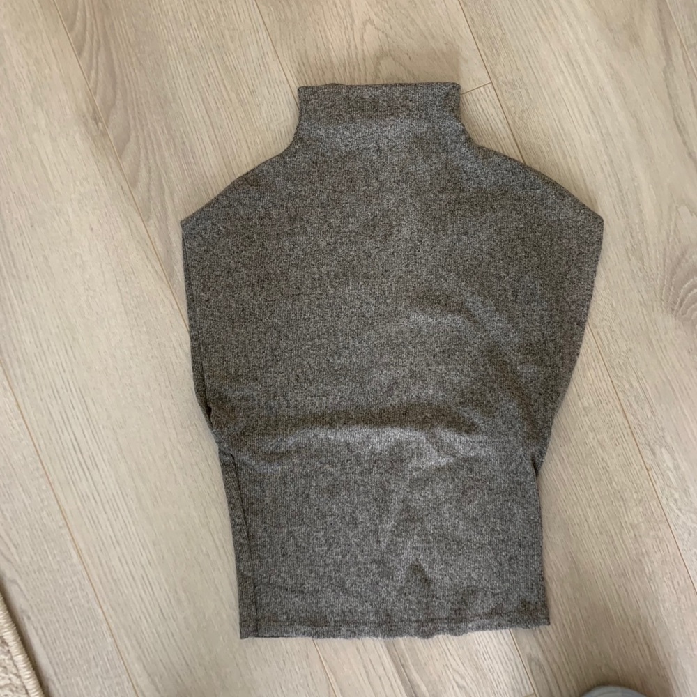 Mock neck ribbed crop top